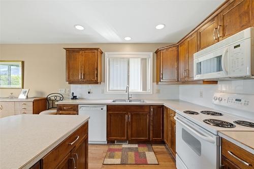 127-1405 Guisachan Place, Kelowna, BC - Indoor Photo Showing Kitchen With Double Sink