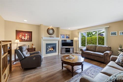 127-1405 Guisachan Place, Kelowna, BC - Indoor Photo Showing Living Room With Fireplace