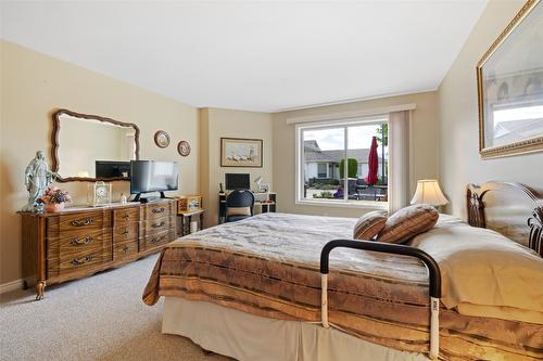 127-1405 Guisachan Place, Kelowna, BC - Indoor Photo Showing Bedroom