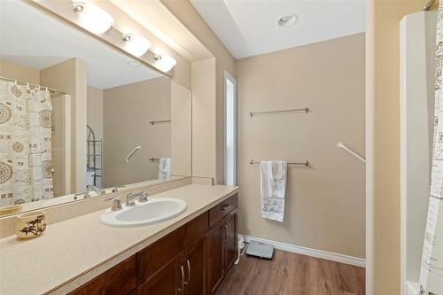 127-1405 Guisachan Place, Kelowna, BC - Indoor Photo Showing Bathroom