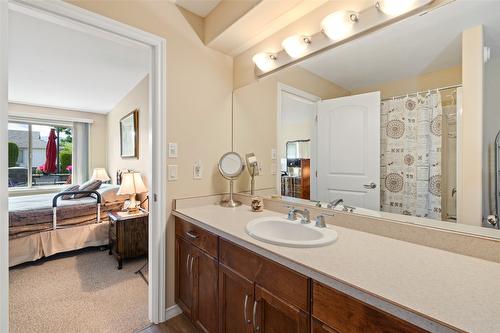 127-1405 Guisachan Place, Kelowna, BC - Indoor Photo Showing Bathroom