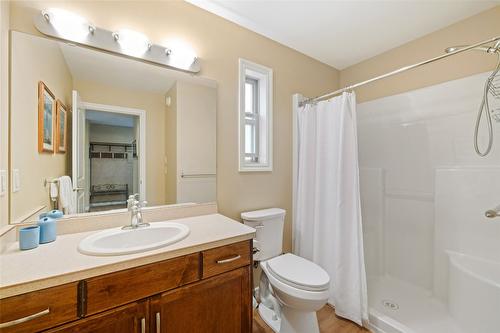 127-1405 Guisachan Place, Kelowna, BC - Indoor Photo Showing Bathroom