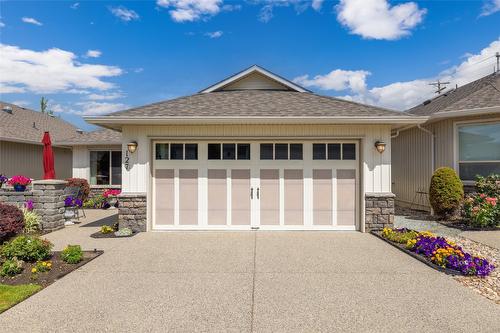 127-1405 Guisachan Place, Kelowna, BC - Outdoor With Facade