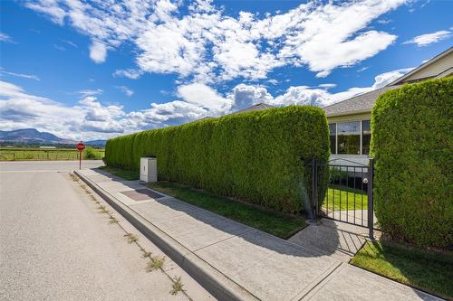 127-1405 Guisachan Place, Kelowna, BC - Outdoor