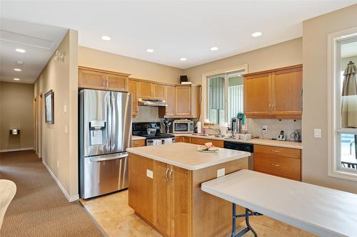 127-1405 Guisachan Place, Kelowna, BC - Indoor Photo Showing Kitchen