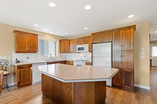 127-1405 Guisachan Place, Kelowna, BC - Indoor Photo Showing Kitchen