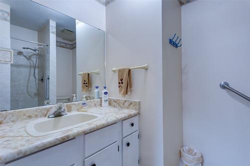 1261 Brentwood Road, West Kelowna, BC - Indoor Photo Showing Bathroom