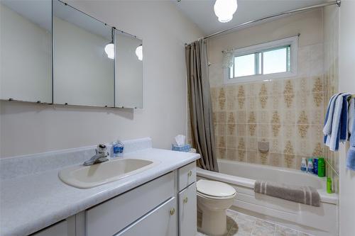 1261 Brentwood Road, West Kelowna, BC - Indoor Photo Showing Bathroom