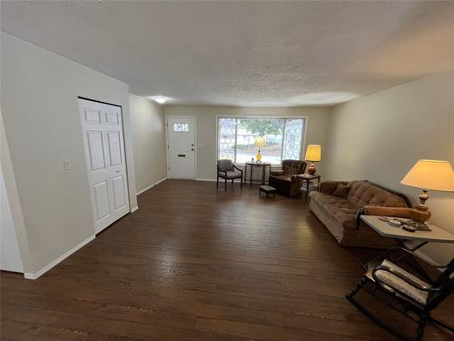 1261 Brentwood Road, West Kelowna, BC - Indoor Photo Showing Living Room