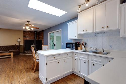 1261 Brentwood Road, West Kelowna, BC - Indoor Photo Showing Kitchen With Double Sink