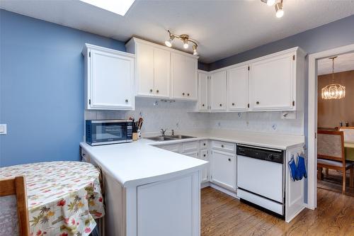 1261 Brentwood Road, West Kelowna, BC - Indoor Photo Showing Kitchen With Double Sink