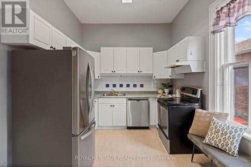 147 King Street E, Clarington (Bowmanville), ON - Indoor Photo Showing Kitchen With Double Sink