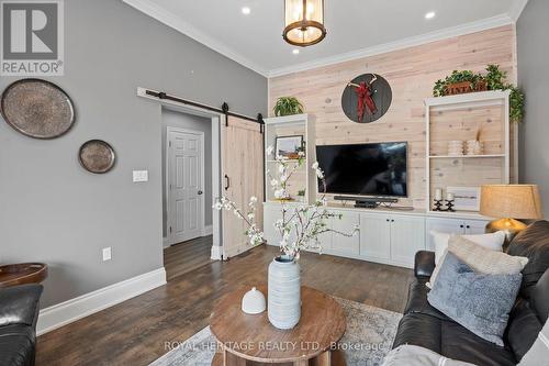 147 King Street E, Clarington (Bowmanville), ON - Indoor Photo Showing Living Room