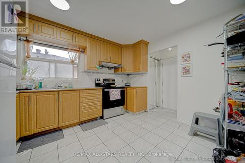 4 Wickson Trail, Toronto (Malvern), ON - Indoor Photo Showing Kitchen With Double Sink