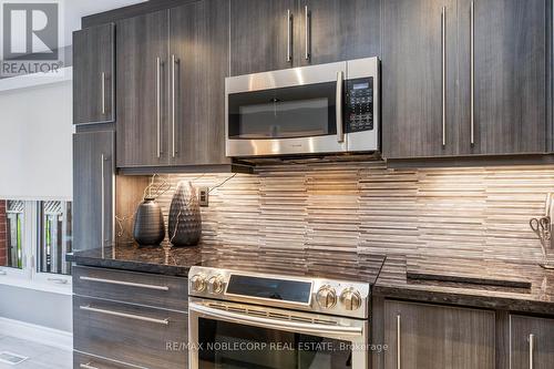 170 Marlott Road, Vaughan (Maple), ON - Indoor Photo Showing Kitchen