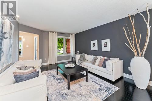 170 Marlott Road, Vaughan (Maple), ON - Indoor Photo Showing Living Room