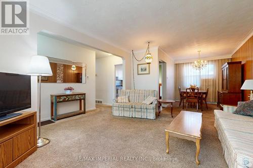 391 Crosby Avenue, Richmond Hill (Crosby), ON - Indoor Photo Showing Living Room