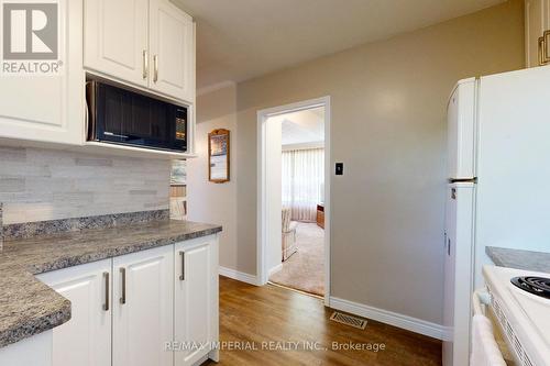 391 Crosby Avenue, Richmond Hill (Crosby), ON - Indoor Photo Showing Kitchen