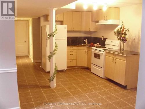 Bsmnt - 65 Gamble Glen Crescent, Richmond Hill (Westbrook), ON - Indoor Photo Showing Kitchen