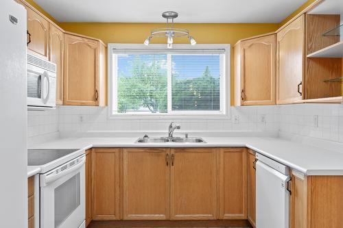 102-315 Whitman Road, Kelowna, BC - Indoor Photo Showing Kitchen With Double Sink