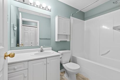 102-315 Whitman Road, Kelowna, BC - Indoor Photo Showing Bathroom