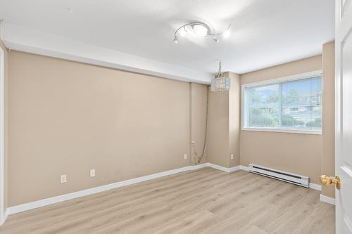 102-315 Whitman Road, Kelowna, BC - Indoor Photo Showing Other Room