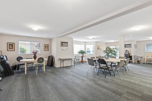 102-315 Whitman Road, Kelowna, BC - Indoor Photo Showing Dining Room