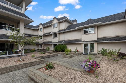 102-315 Whitman Road, Kelowna, BC - Outdoor