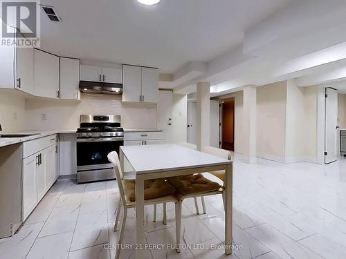 47 Mohandas Drive, Markham (Cedarwood), ON - Indoor Photo Showing Kitchen