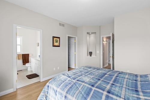 4622 Darin Place, Kelowna, BC - Indoor Photo Showing Bedroom