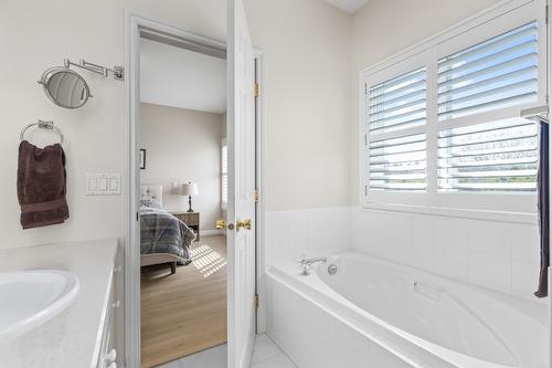 4622 Darin Place, Kelowna, BC - Indoor Photo Showing Bathroom