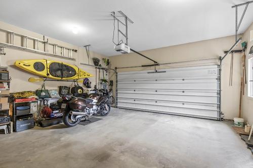 4622 Darin Place, Kelowna, BC - Indoor Photo Showing Garage