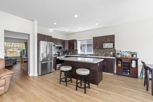 4622 Darin Place, Kelowna, BC - Indoor Photo Showing Kitchen With Stainless Steel Kitchen With Upgraded Kitchen