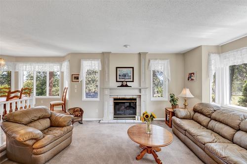 2652 Monford Road, Kelowna, BC - Indoor Photo Showing Living Room With Fireplace