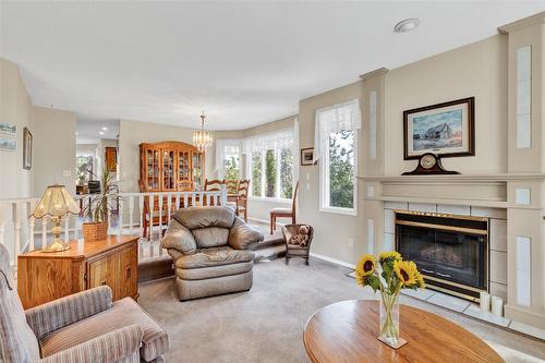 2652 Monford Road, Kelowna, BC - Indoor Photo Showing Living Room With Fireplace