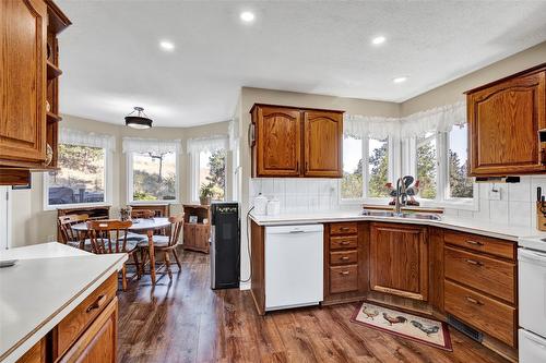 2652 Monford Road, Kelowna, BC - Indoor Photo Showing Kitchen With Double Sink