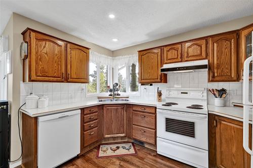 2652 Monford Road, Kelowna, BC - Indoor Photo Showing Kitchen With Double Sink