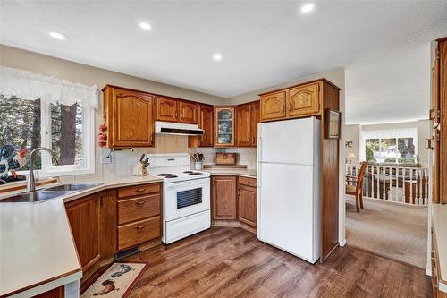 2652 Monford Road, Kelowna, BC - Indoor Photo Showing Kitchen With Double Sink