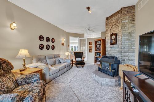 2652 Monford Road, Kelowna, BC - Indoor Photo Showing Living Room With Fireplace