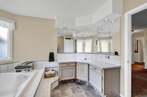 2652 Monford Road, Kelowna, BC - Indoor Photo Showing Bathroom