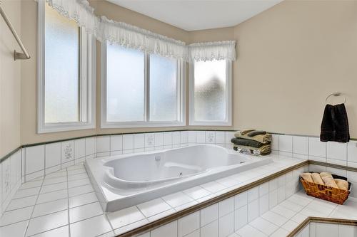 2652 Monford Road, Kelowna, BC - Indoor Photo Showing Bathroom