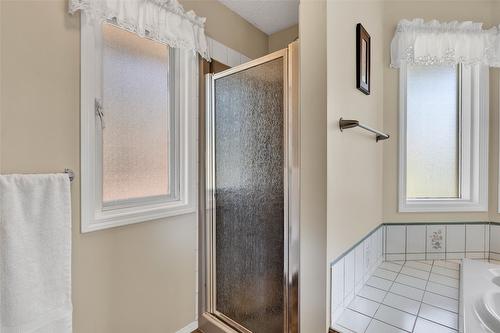 2652 Monford Road, Kelowna, BC - Indoor Photo Showing Bathroom