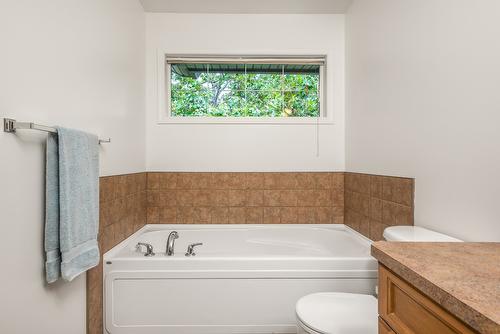 10-6900 Marshall Road, Vernon, BC - Indoor Photo Showing Bathroom