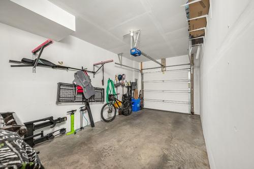 10-6900 Marshall Road, Vernon, BC - Indoor Photo Showing Garage