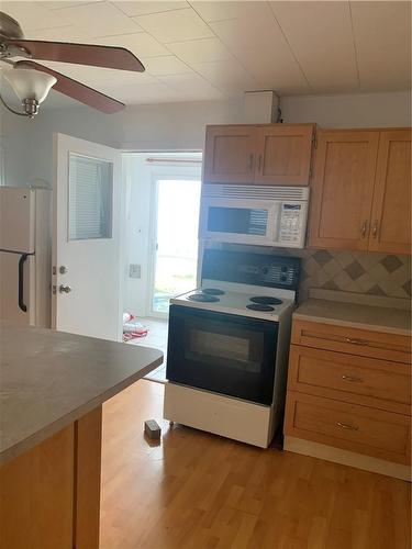 654 West 5Th Street, Hamilton, ON - Indoor Photo Showing Kitchen