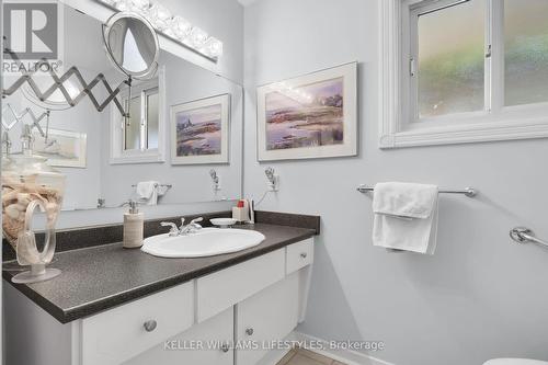 7 Glenburnie Crescent, London, ON - Indoor Photo Showing Bathroom