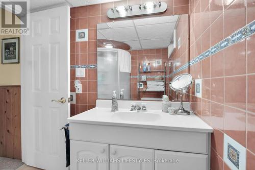 7 Glenburnie Crescent, London, ON - Indoor Photo Showing Bathroom