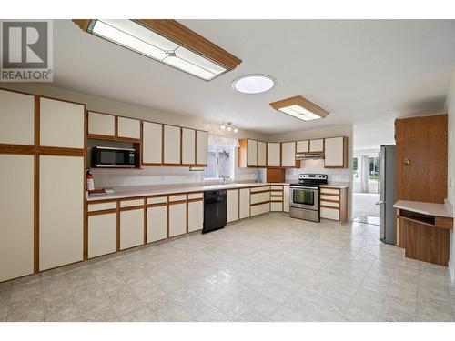 1255 Raymer Avenue Unit# 514, Kelowna, BC - Indoor Photo Showing Kitchen