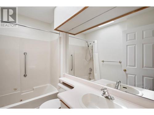 1255 Raymer Avenue Unit# 514, Kelowna, BC - Indoor Photo Showing Bathroom