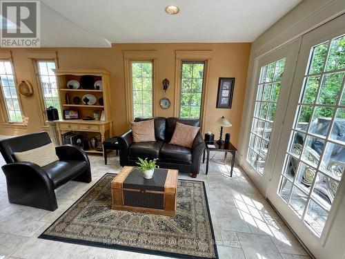 113 Claremont Drive, Hamilton (Southam), ON - Indoor Photo Showing Living Room